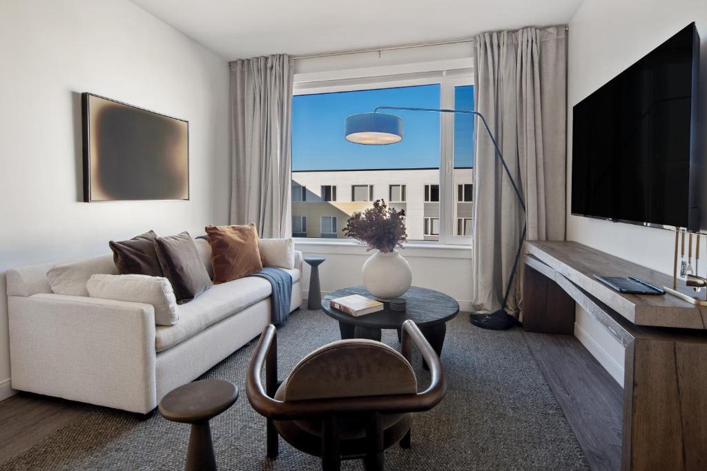 Everett Apartment | Hyatus Luxury Residences Boston Everett Marquis Collection