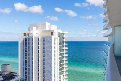 Hollywood South Central Beach Apartment | HYDEOV1BR - Unit 1910 - Ammos condo