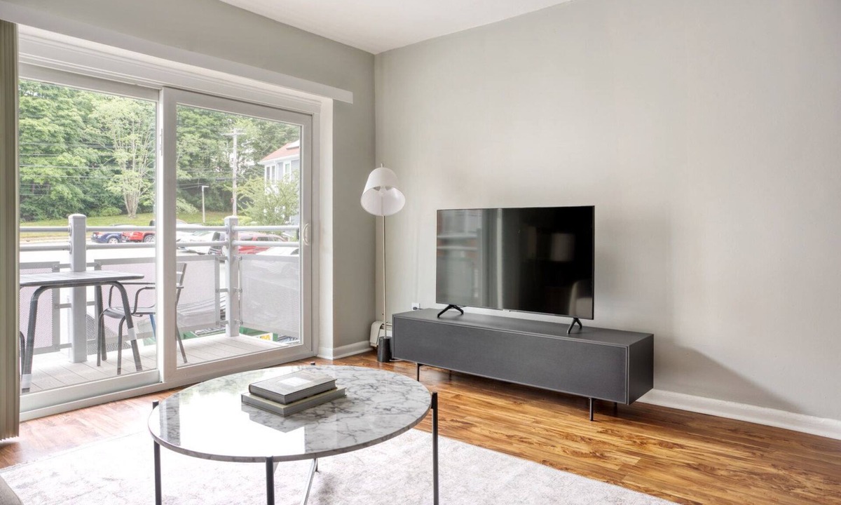 Mission Hill Apartment | Ideal Longwood 1BR near Mission Park, by Blueground