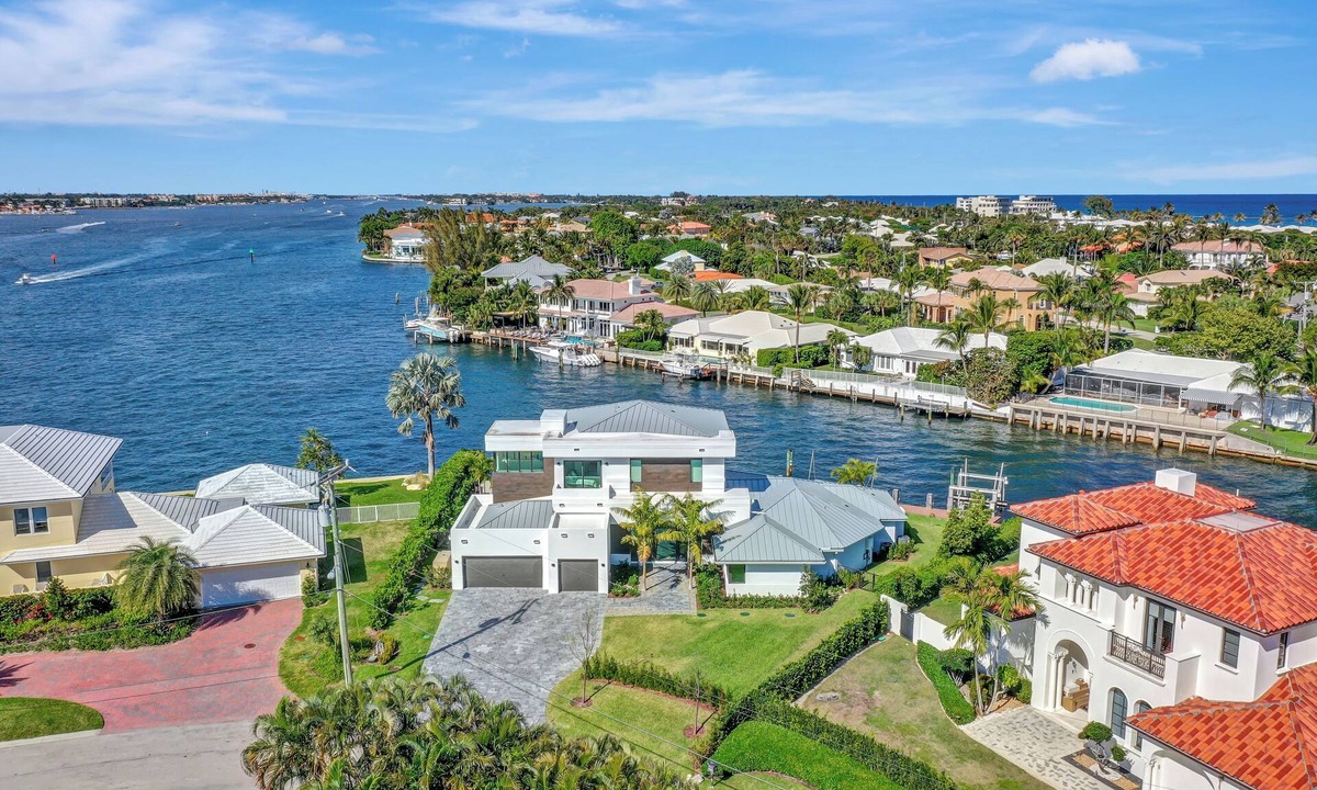 Ocean Ridge House | Ideal rental Ocean Ridge FL loaded with amenities and walking distance to beach