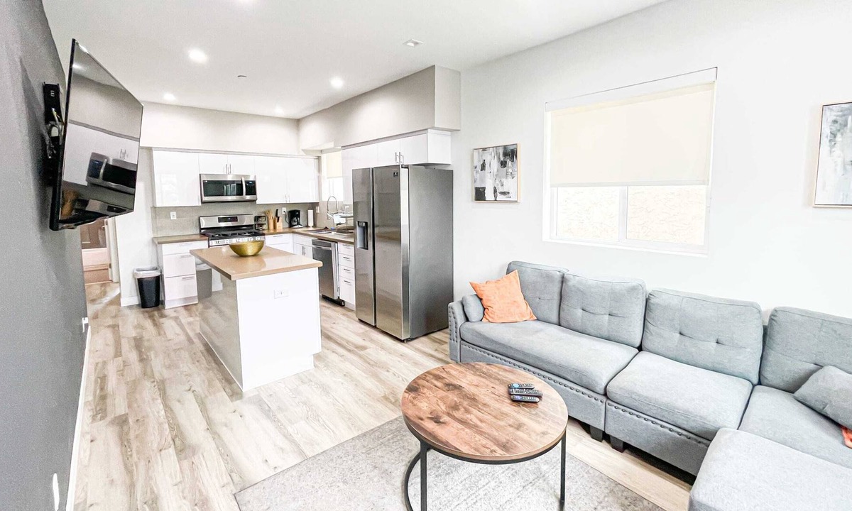 View Park-Windsor Hills House | Ideal Townhouse in Mid City -CR1-CUL