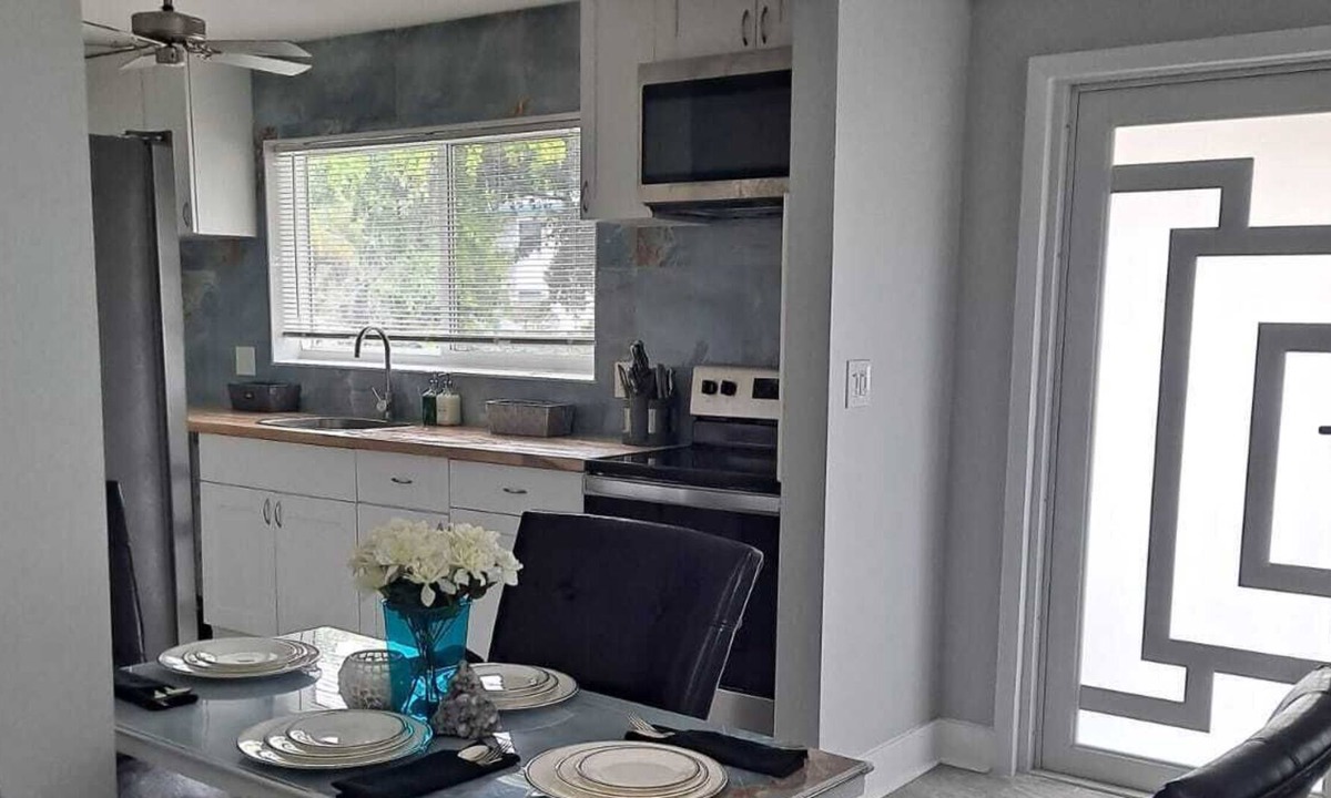 Little Ranches House | Immaculate Mango - Private Renovated 2/2 Home in Downtown Hollywood