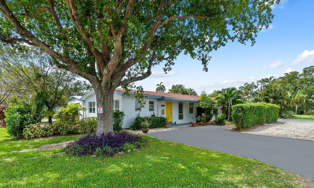 Middle River Terrace Apartment | IMMACULATELY KEPT 2/1 IN MID-CENTURY VILLA IN FT LAUDERDALE/WILTON MANORS