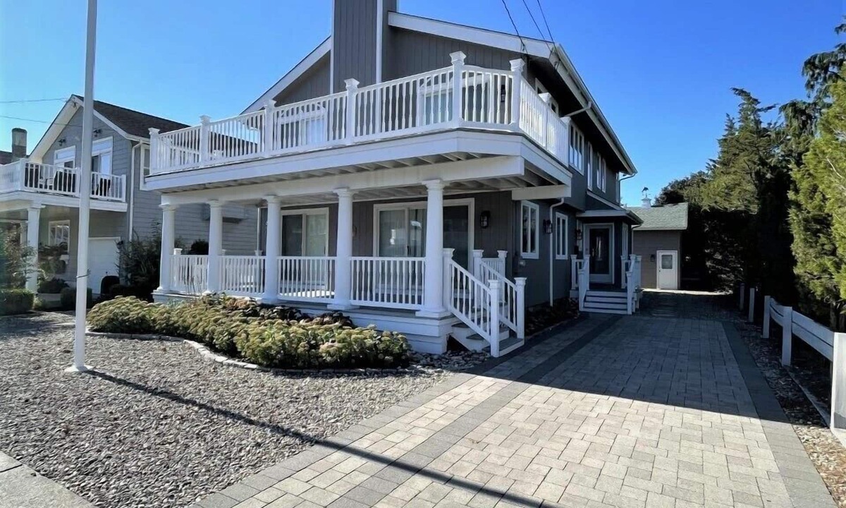 Stone Harbor House | Immaculately maintained upside-down home just 2 blocks from downtown Stone Harbor and 1 block to the beach.