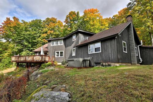 East Haven  Rutland County House | Impressive Cabin with Hot-tub and Fascinating Views in Mendon, Vermont