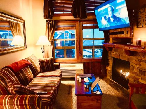 Edray Apartment | In the Heart of the Village Ski In Out