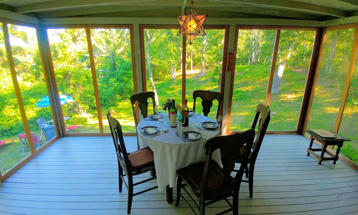 Tisbury House | In-Town-WALK TO EVERYTHING! PETS OK! Screened Porch, 3 A/C units, Outdoor Shower