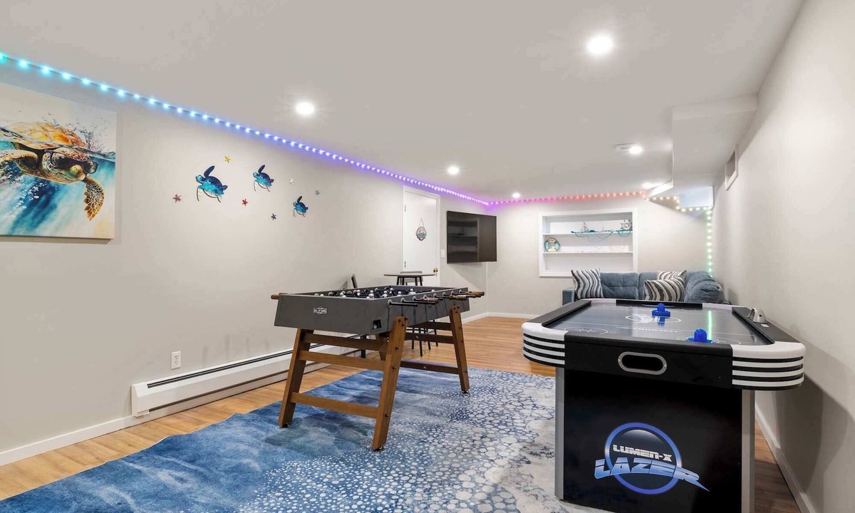 Hyannis House | Incredible Family Escape, Game Room, Waterfront!