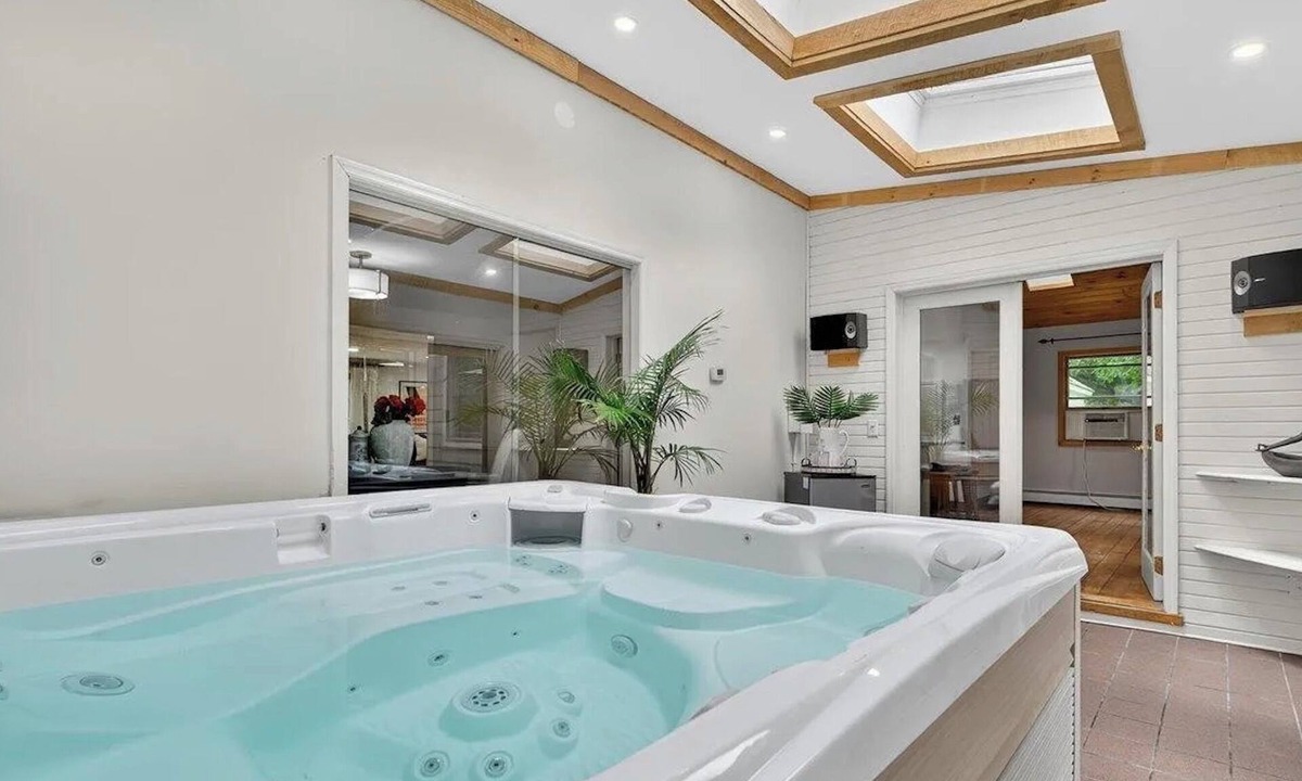 Ballston Spa House | Indoor Salt water Spa for long or short stays