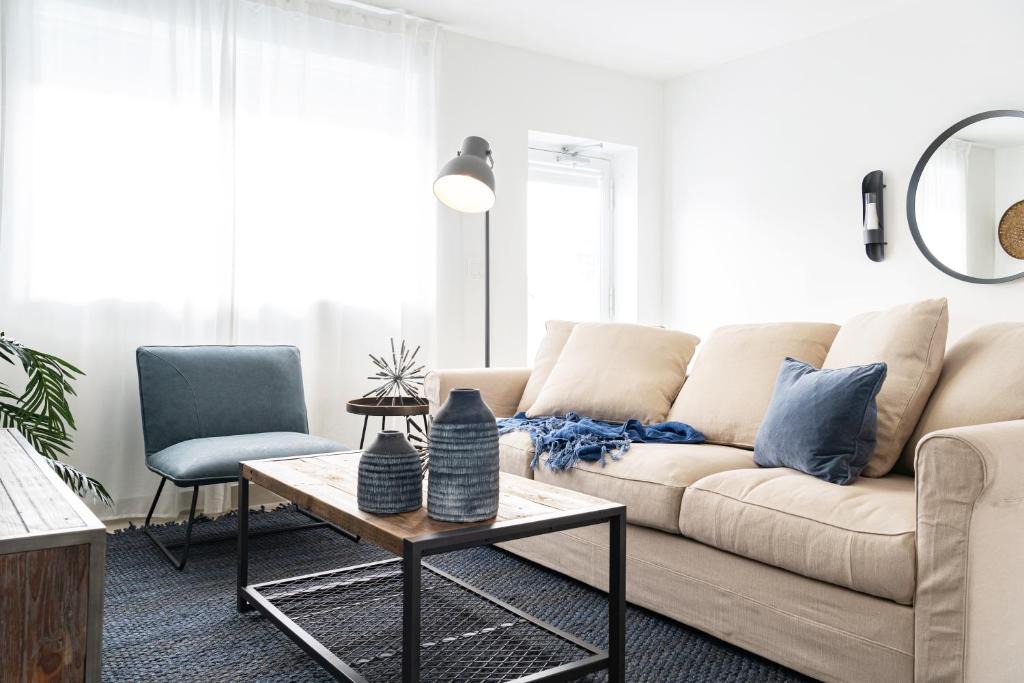 South of Fifth Apartment | Instant Stay Ocean Drive