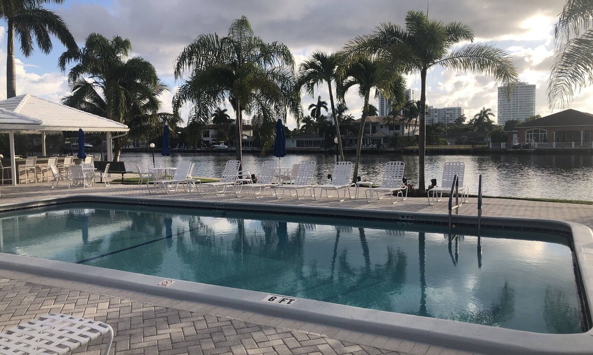 Pompano Isles Condo | Intercoastal Condo walking distance to beach, restaurants and stores