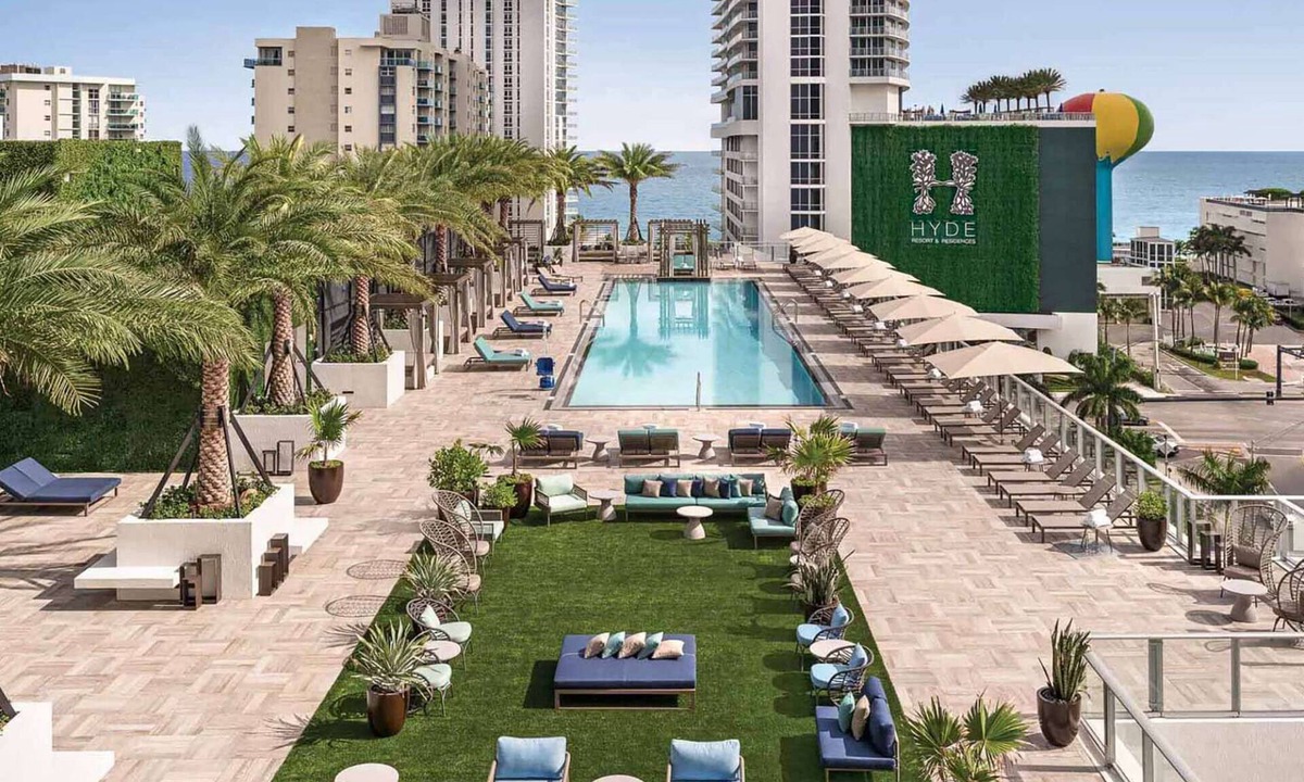 Hollywood South Central Beach Hotel | Intracoastal & City Views + Pool. Bar. Tennis.