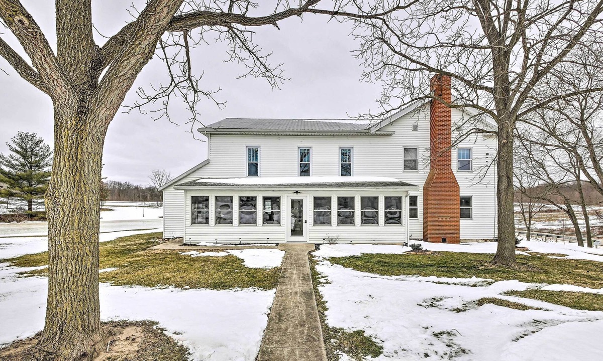 Ashland House | Inviting Ashland Farmhouse: 7 Mi to Downtown!