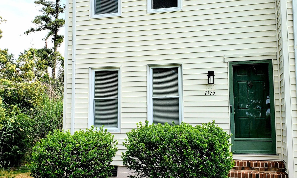 Chincoteague House | Island Escape - Townhouse - Enclosed back porch. NO LINENS