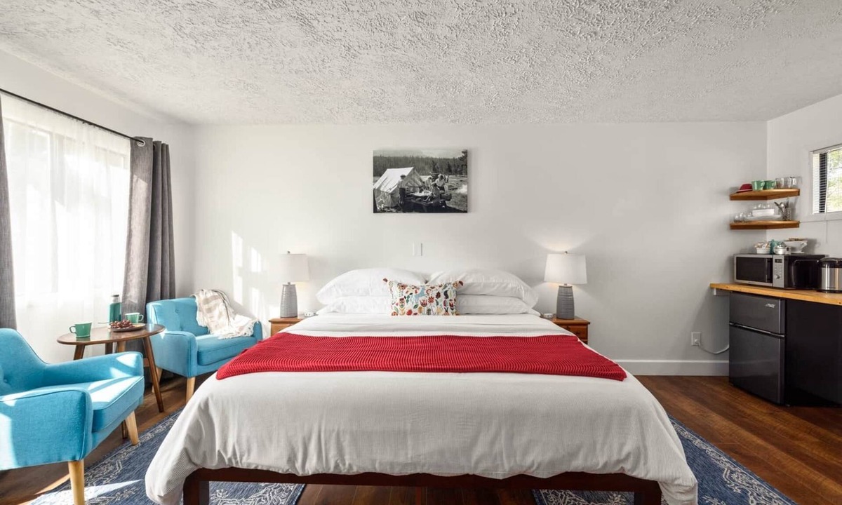 East Glacier Park Village House | Jacobson's Cottages Cabin #3
