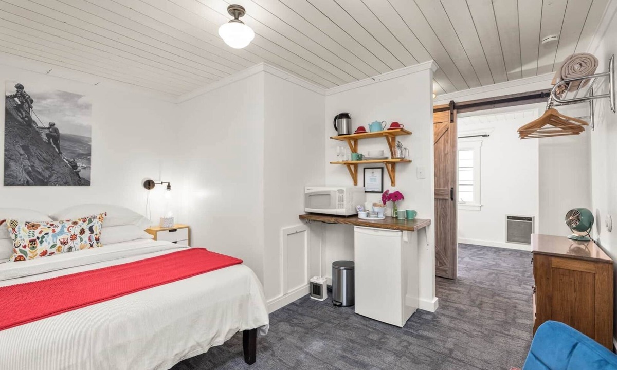 East Glacier Park Village House | Jacobson's Cottages Cabin #10