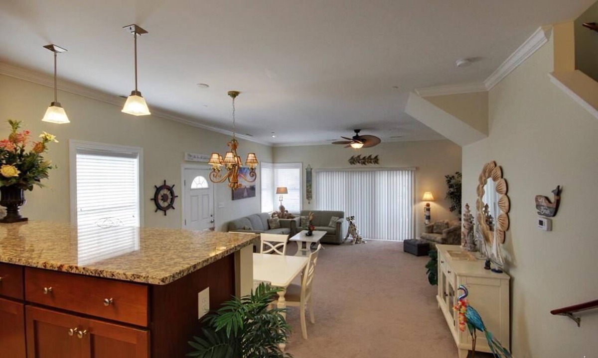 Ocean City House | Just lovely. 3 br townhouse @16th St is an ez walk to the beach and boards.