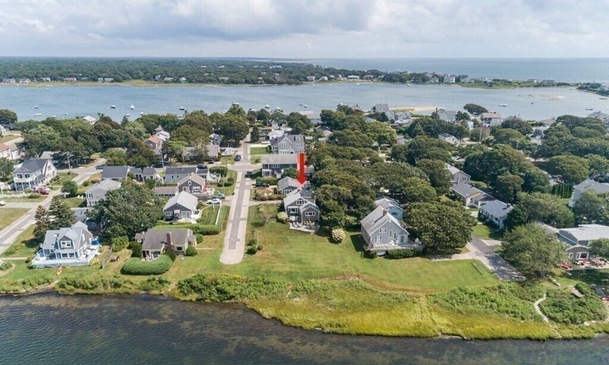 Mara Vista House | Just Renovated Waterfront Home .25 Miles To The Beach (2260)