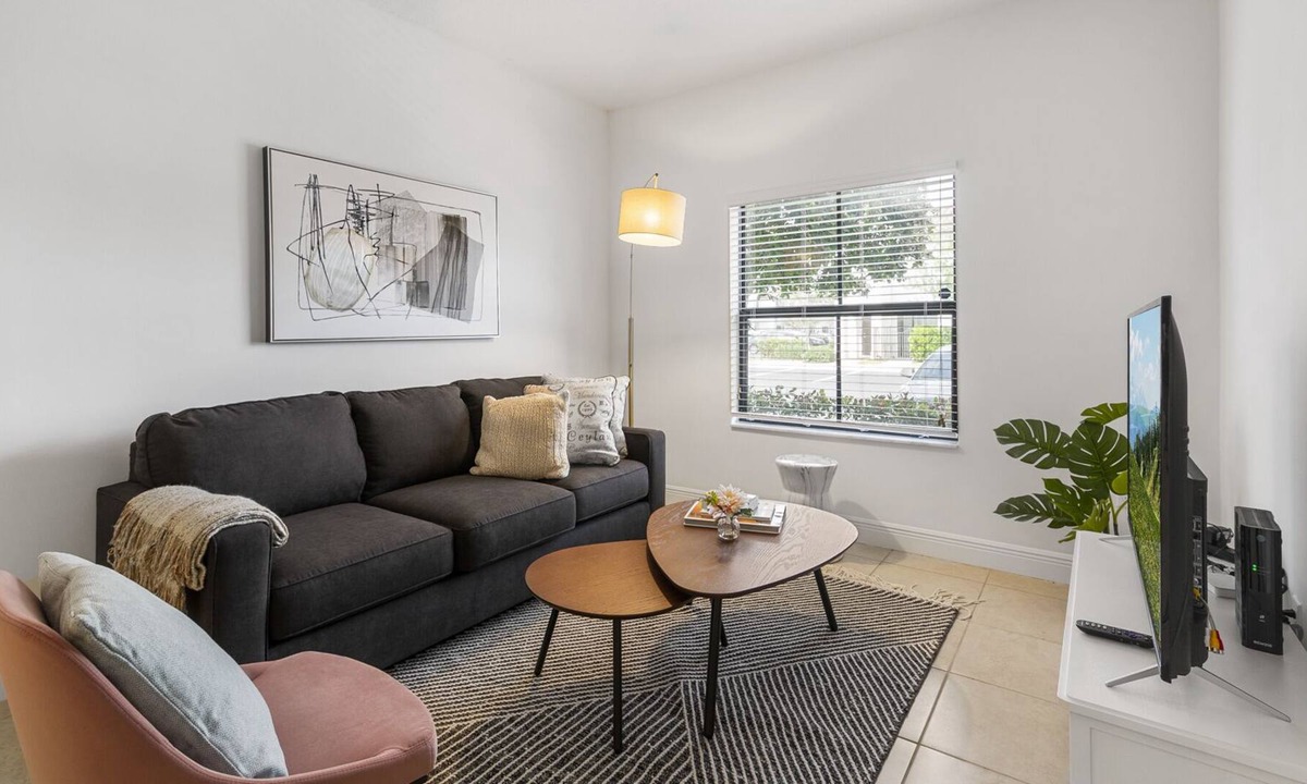 Davie Apartment | Kasa | Drive to Bonnet House Museum & Gardens | Fort Lauderdale