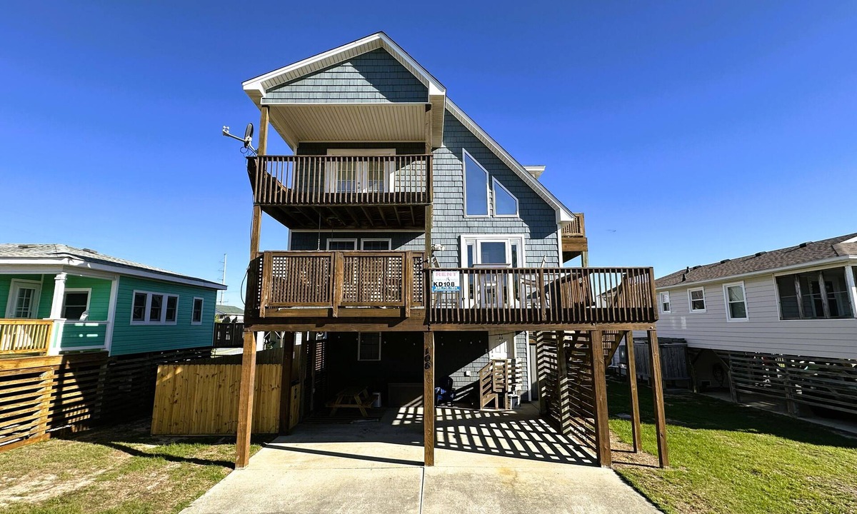 Colington House | KD108- Near the Beach- 4 BRs, Just a Short Stroll to the Beach, Dog Friendly!