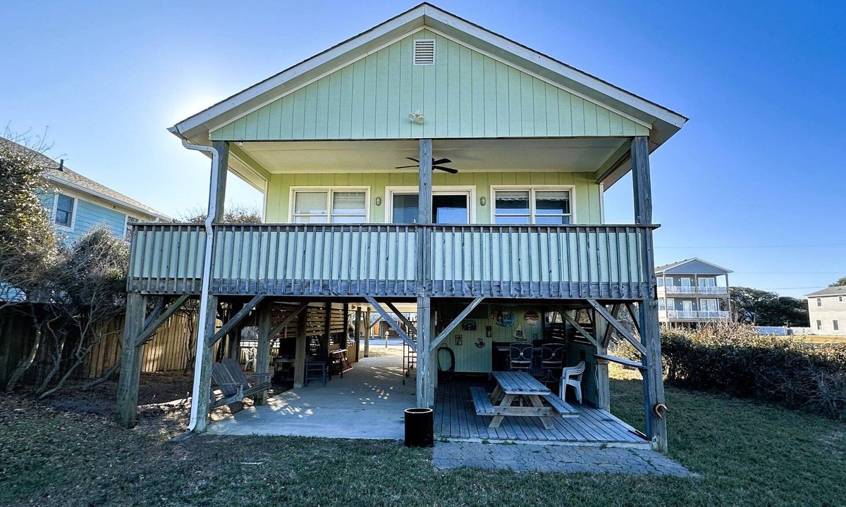 Kitty Hawk House | KH4231- Just One Block Off the Beach! 3 BRs, Close to Beach, Dog Friendly!