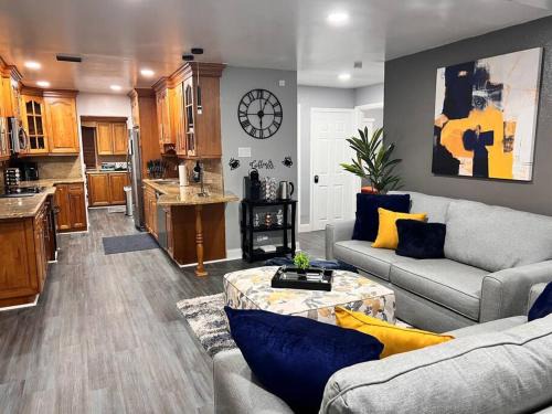 Miami Gardens House | King Bed 3 miles to Stadium