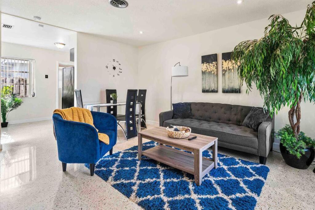 Central Fort Lauderdale House | King Bed Home.Mins to Beach.Ideal for Long Stays