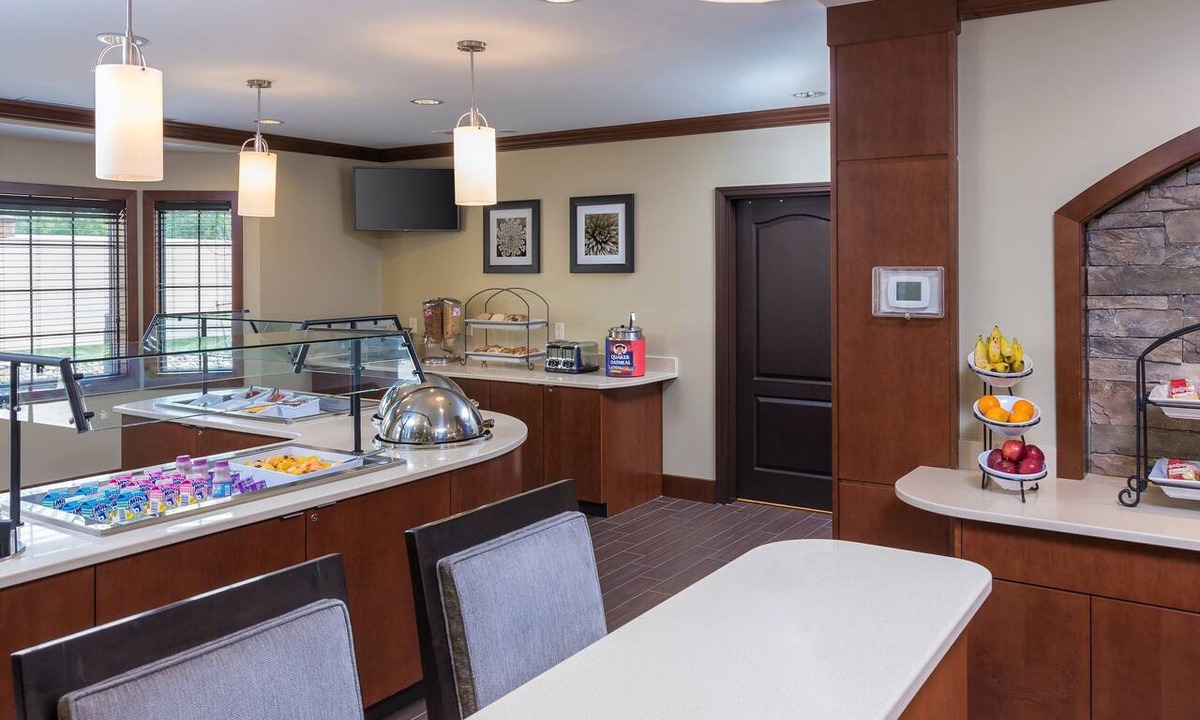 Canton Apartment | King Studio | Free Breakfast Buffet. Pool & Hot Tub Access.