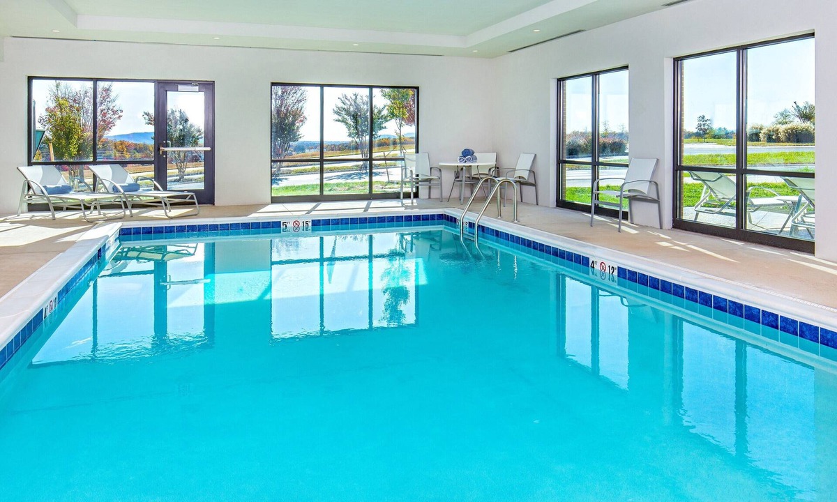 Rio Condo | King Suite Near University of Virginia + CHO | Free Daily Breakfast