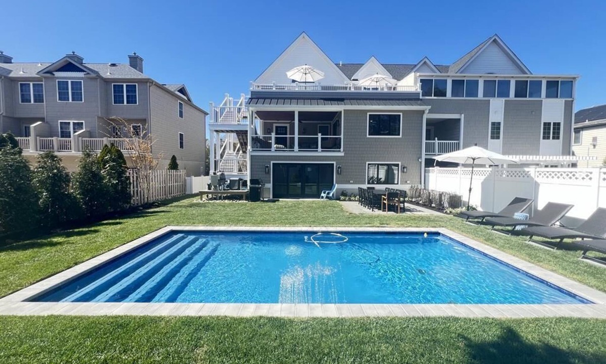 Cape May House | La Dolce Villa - 5 Bedroom Home with a Heated Pool! Steps away to Fisherman's Cove!