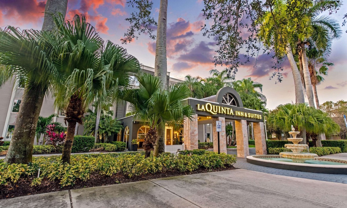 Coral Springs Hotel | La Quinta Inn & Suites by Wyndham Coral Springs South
