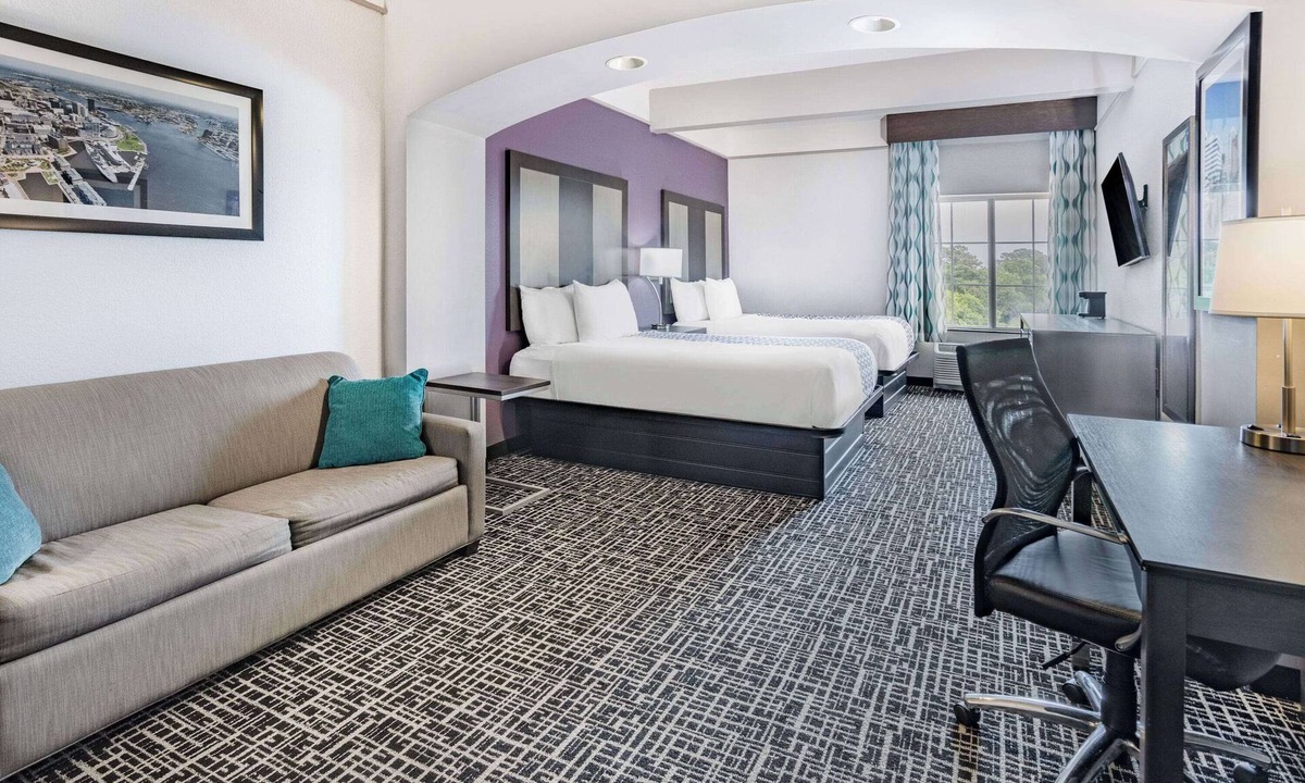 Norfolk - Virginia Beach Hotel | La Quinta Inn & Suites by Wyndham Norfolk
