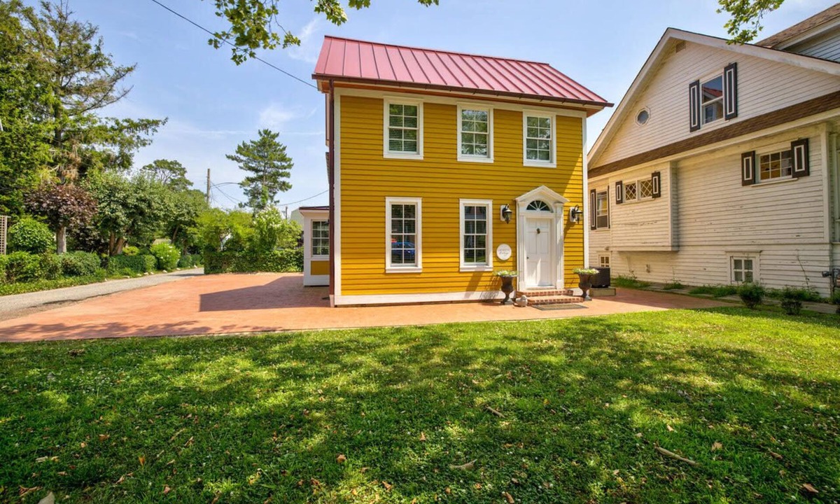 Village Green House | Lafayette Cottage in the Heart of Cape May