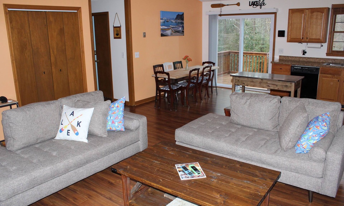 Blue Water House | Lake Anna Woodside Retreat - sleeps 4 adults and 2 children