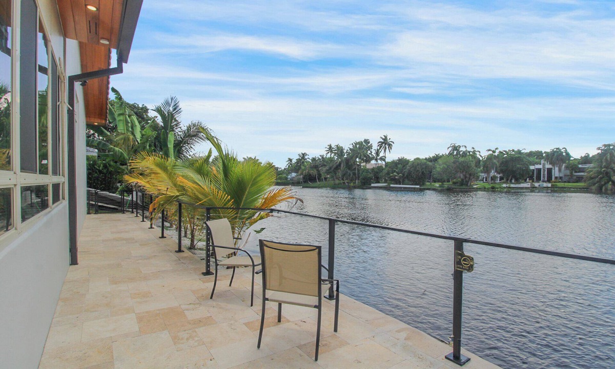 Miami Lakes House | Lake Front Home w Game Room, Hot Tub Swim Spa, Gym & Dock minutes from Hard Rock