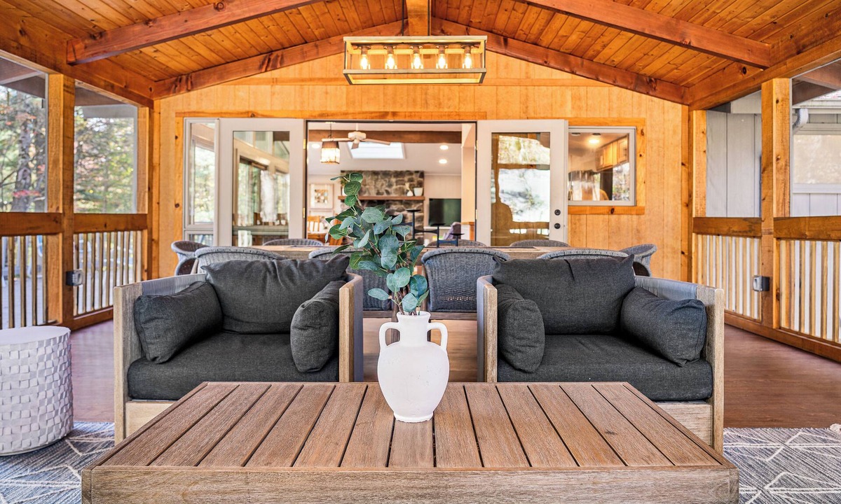 Pocono Pines Cabin | Lake Naomi-Mountain Treehouse Retreat w/Game Room