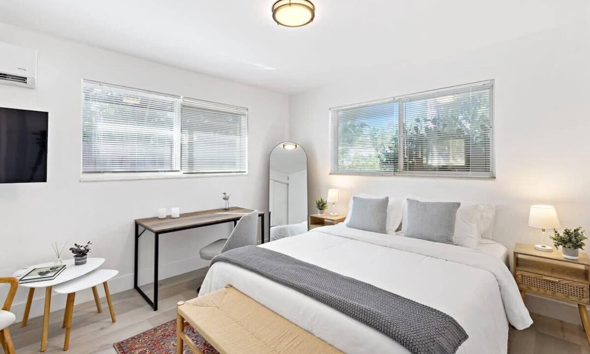 Lake Ridge Apartment | Lake Ridge Studio: Pet-Friendly w/Free Parking