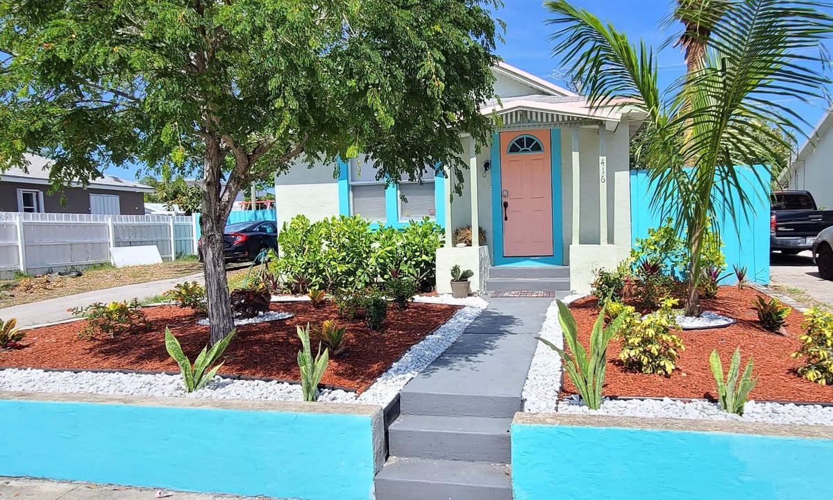 Mango Groves Cottage | Lake Worth Beach Paradise Cove Cottage - 2-1 Bedroom