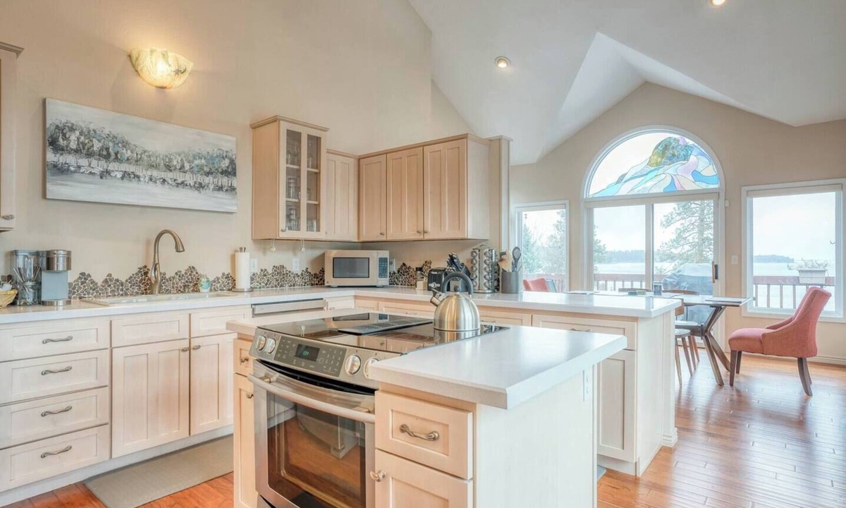 Lakeside House | Lakefront Estate w/Private Beach on Flathead Lake