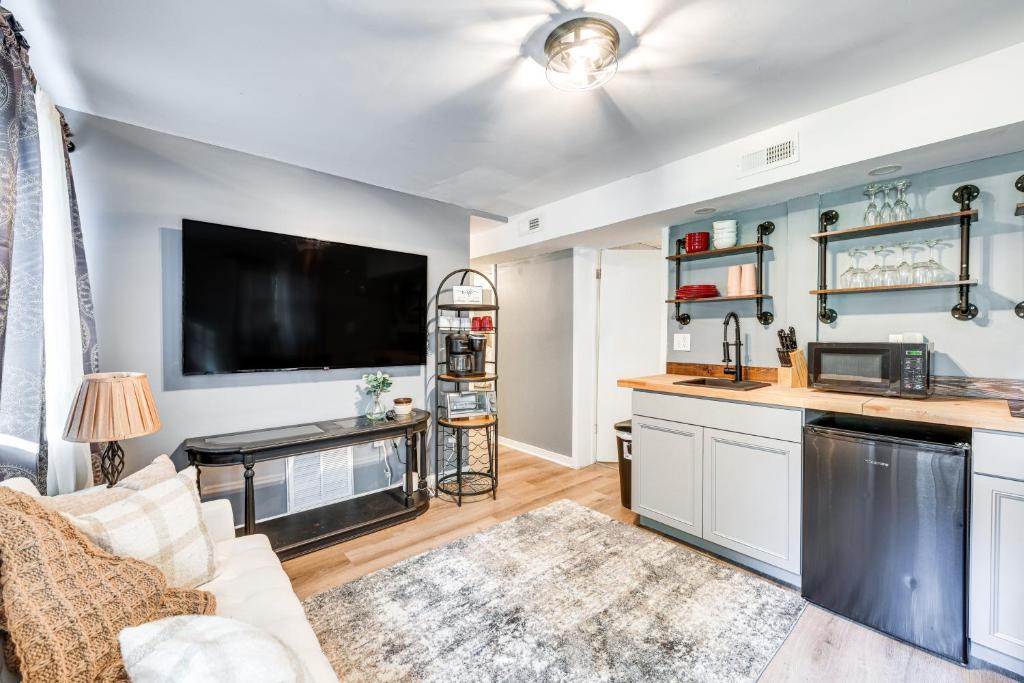 North Chesterfield Apartment | Lakefront Guest Suite Near Richmond