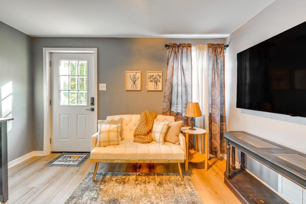 North Chesterfield Apartment | Lakefront Guest Suite Near Richmond