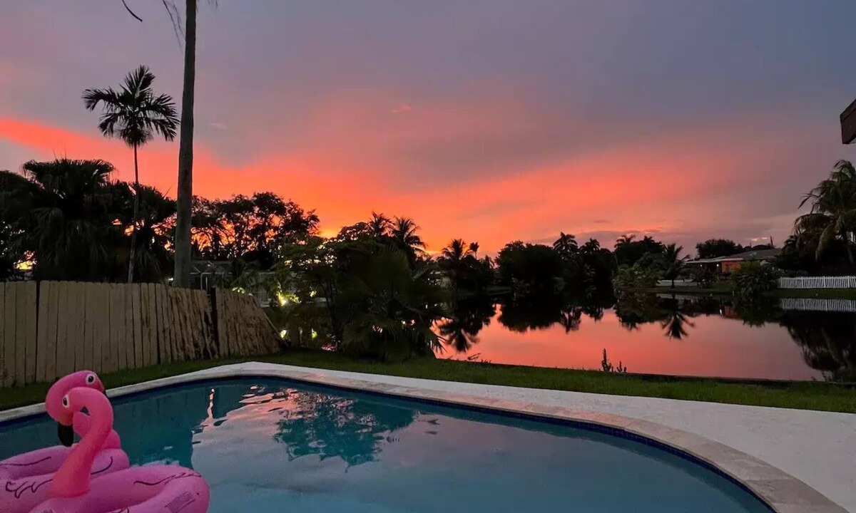 Miramar House | Lakefront home with private pool near Miami