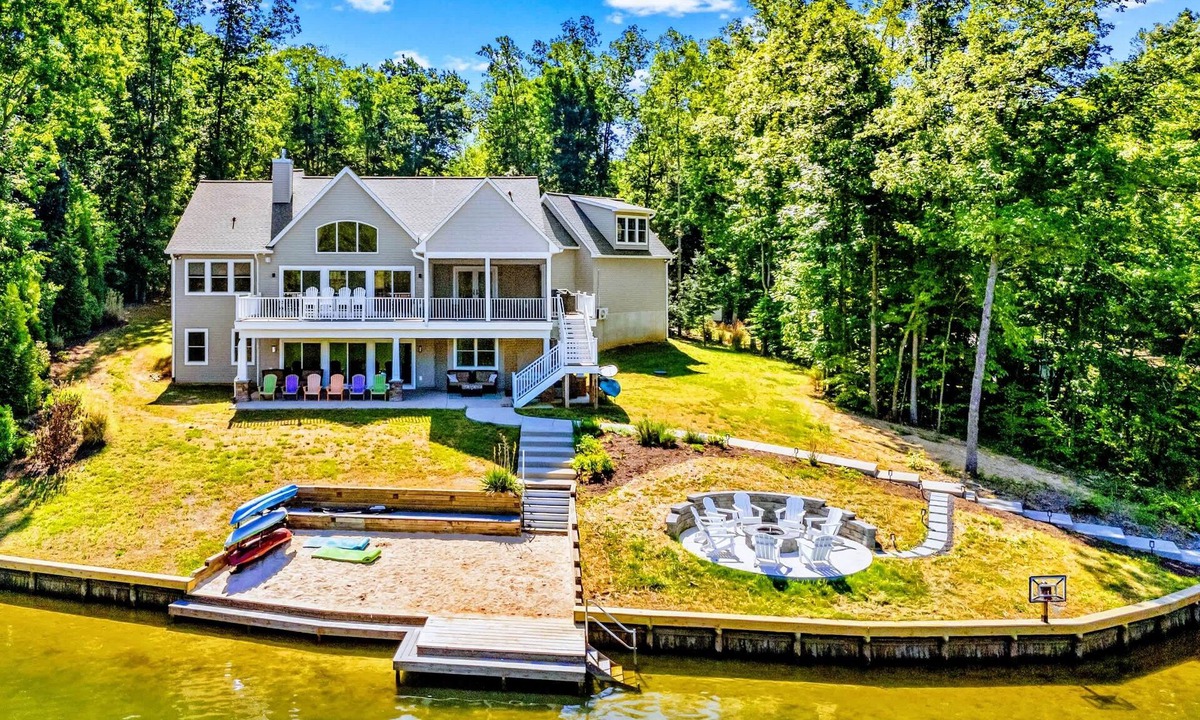 Bumpass House | Lakefront on Lake Anna | Dock, Hot Tub, Game Room