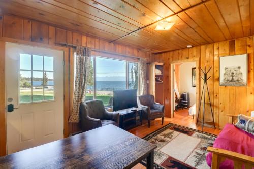 Lakeside House | Lakeside Cabin w/Beach ~ 14 Mi to Ski Area!