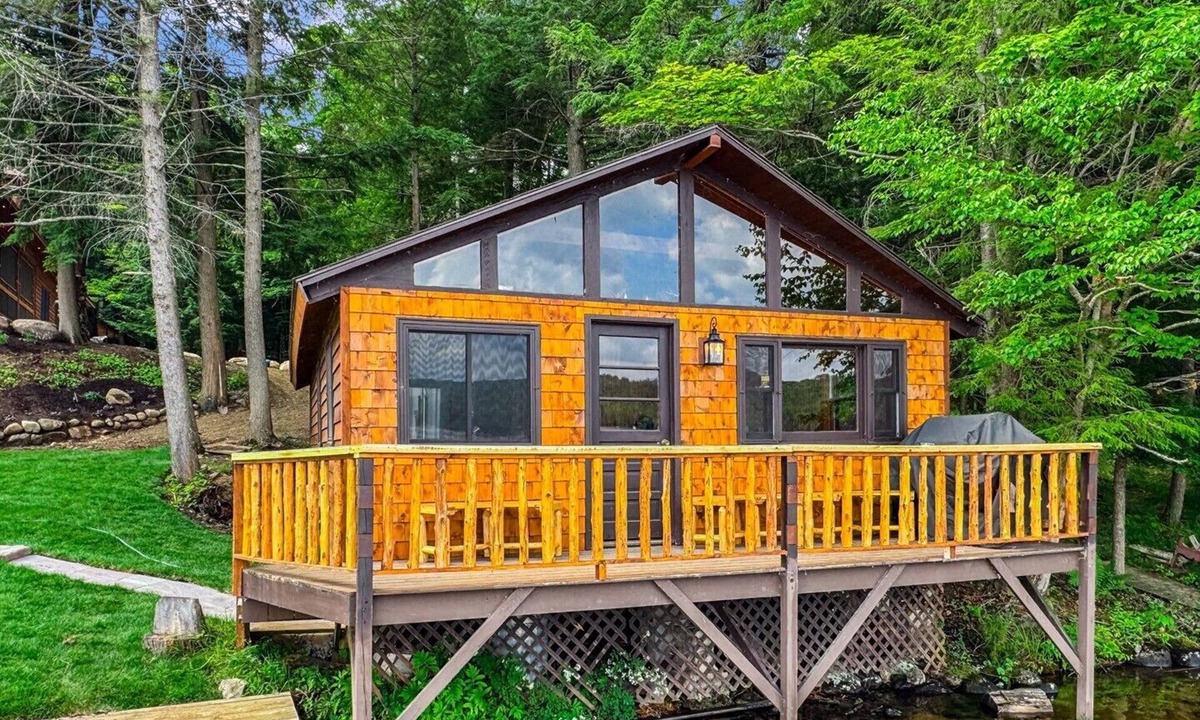 Inlet Cottage | Lakeside Lodge - Springview Cottage on 7th Lake
