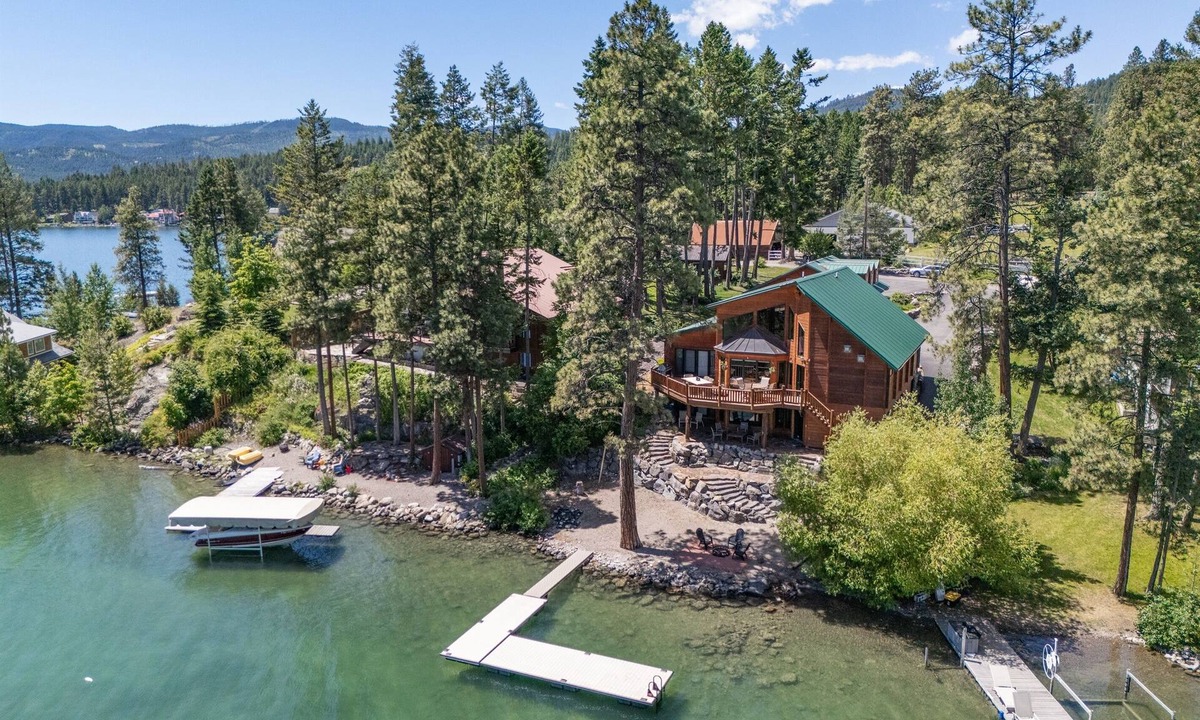 Lakeside Cabin | Lakeside Lodge with Private Dock and Beach, Sleeps 10!