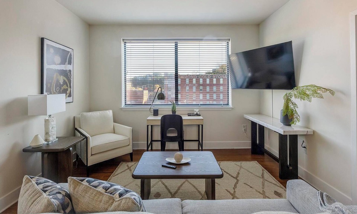 Church Hill Apartment | Landing | Modern 2BD, Clubhouse, Gym
