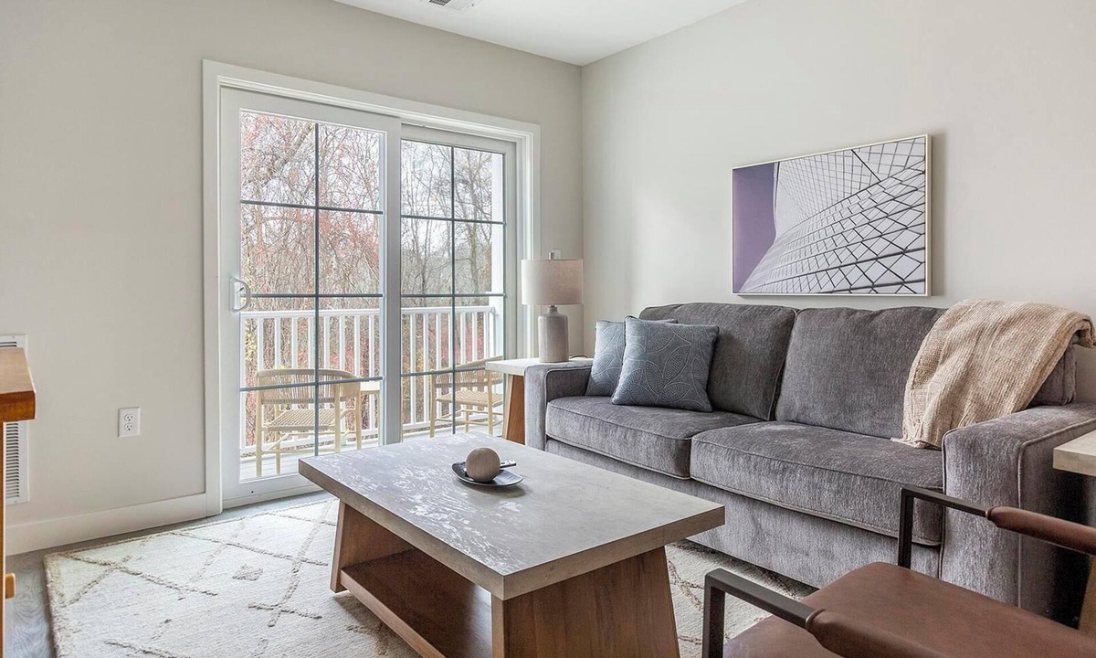 Vernon Apartment | Landing | Modern 2BD, Game Room, Gym