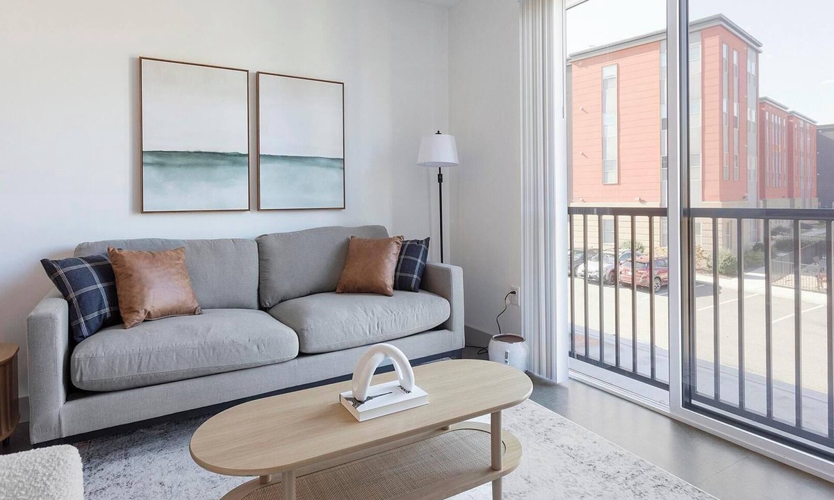 Richmond Apartment | Landing | Stylish 1BD, Gym, Pool