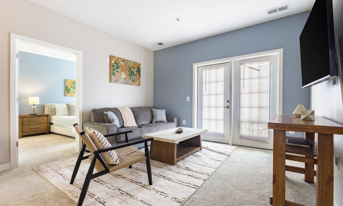 Norfolk Apartment | Landing | Stylish 2BD, Clubhouse, Gym